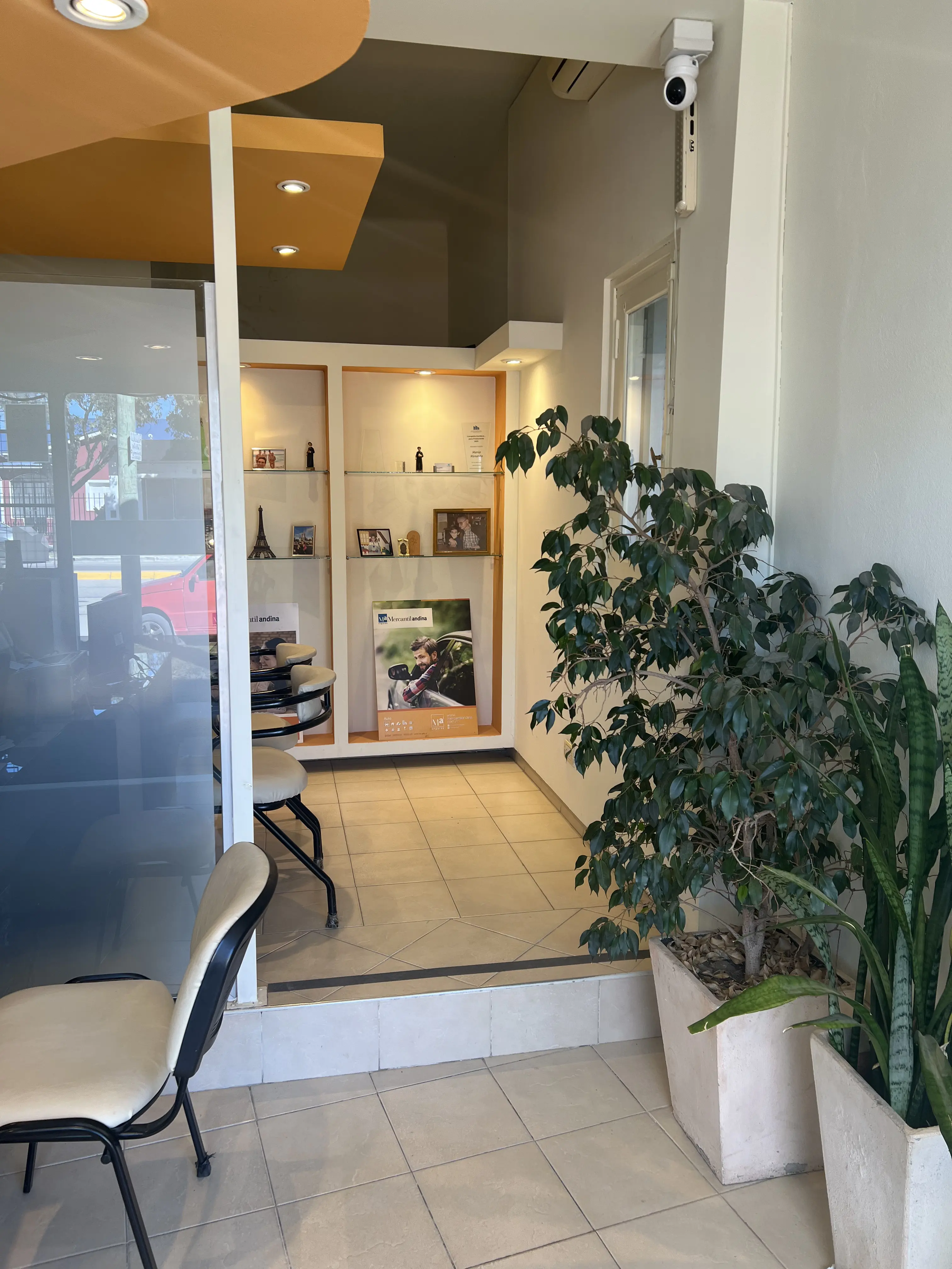 Interior de la oficina de Morardo Seguros